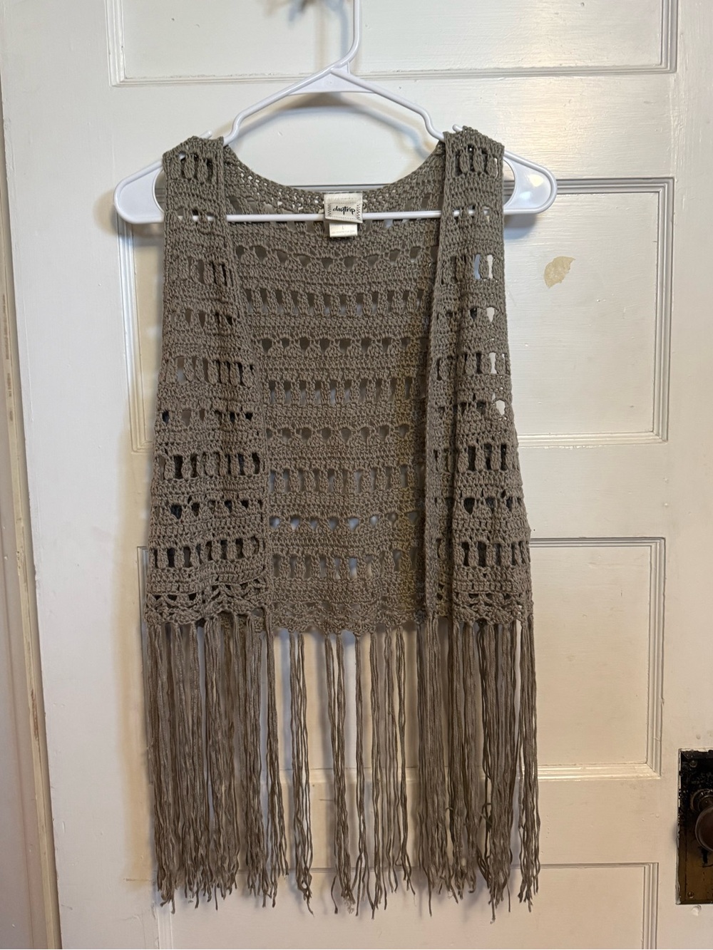 Daytrip tan crochet vest with fringe Tagged as a Large but seems to fit smaller